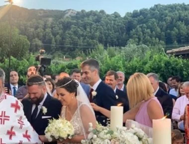 Κώστας Μπακογιάννης και Σία Κοσιώνη πάντρεψαν στενό φιλικό τους ζευγάρι (φωτο)